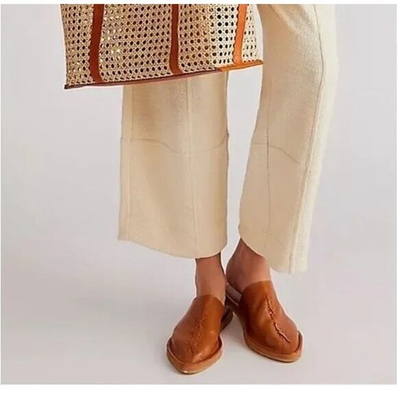 Free People Nova Flat Pebbled Leather Top Stitched Pointy Toe Mules size 7 - Picture 16 of 16